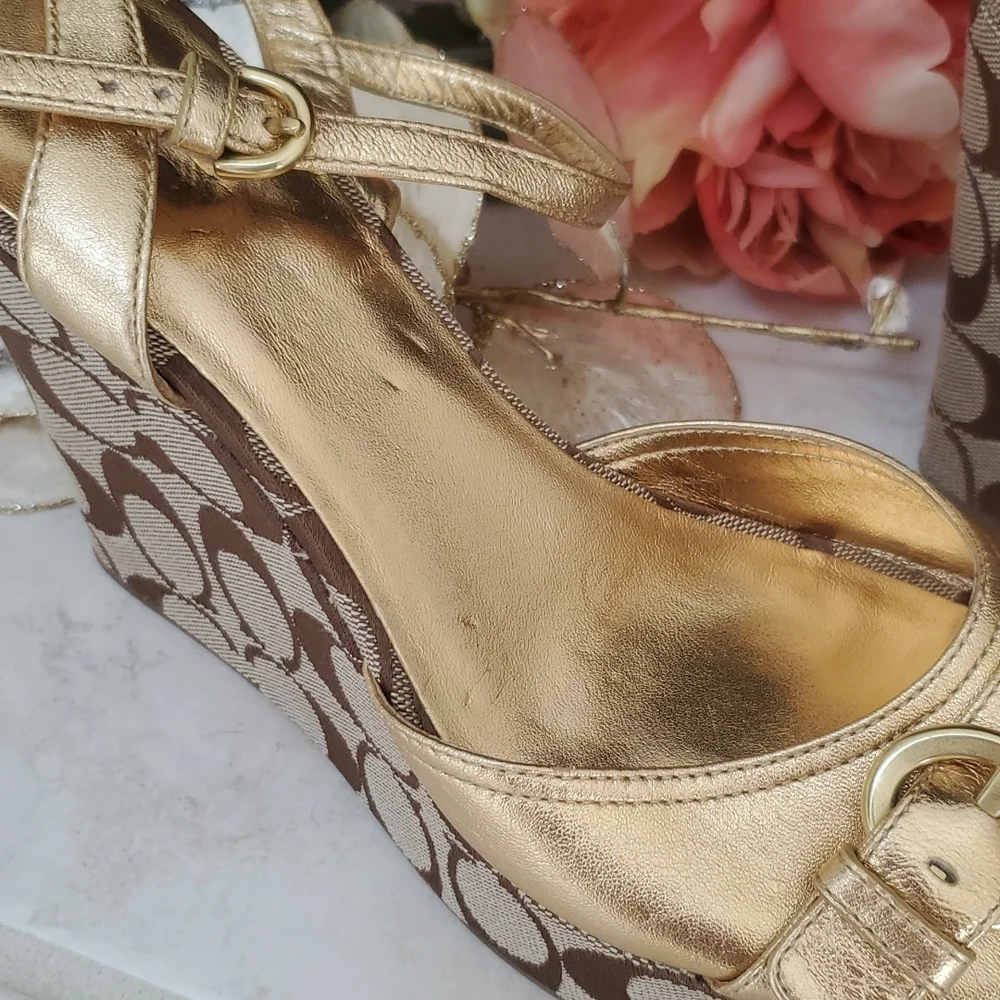 ‼️VERY RARE!!‼️ 🌟🤎 COACH Brown/Gold Wedge Sandals 🤎🌟